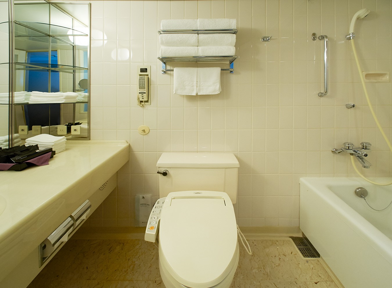 Guestroom(The Main Standard Bathroom)